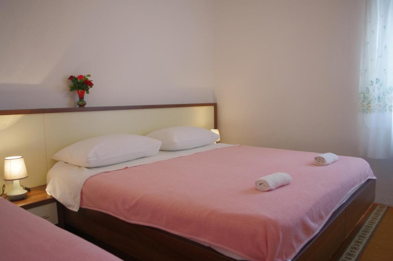 Family Friendly Seaside Apartments Vlasici, Pag - 4319 外观 照片